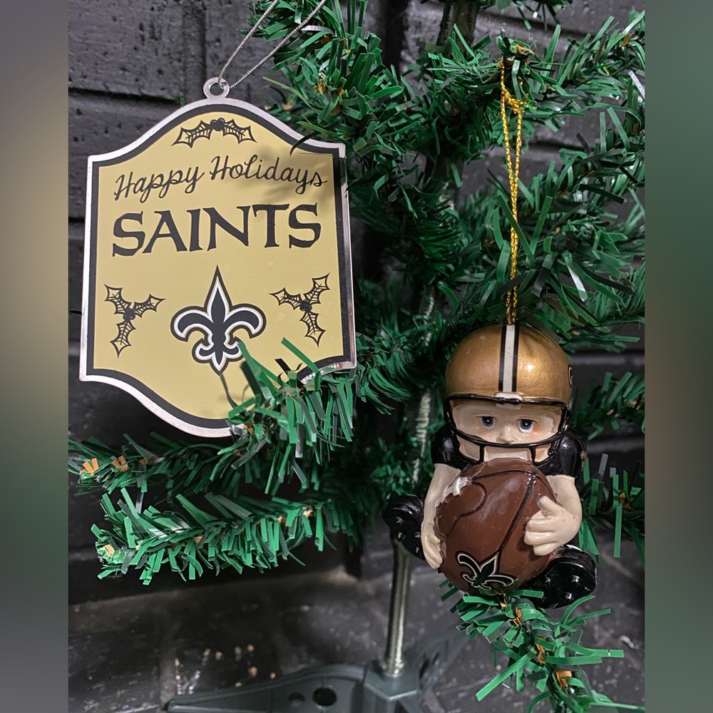 SET OF 2 SAINTS ORNAMENTS.